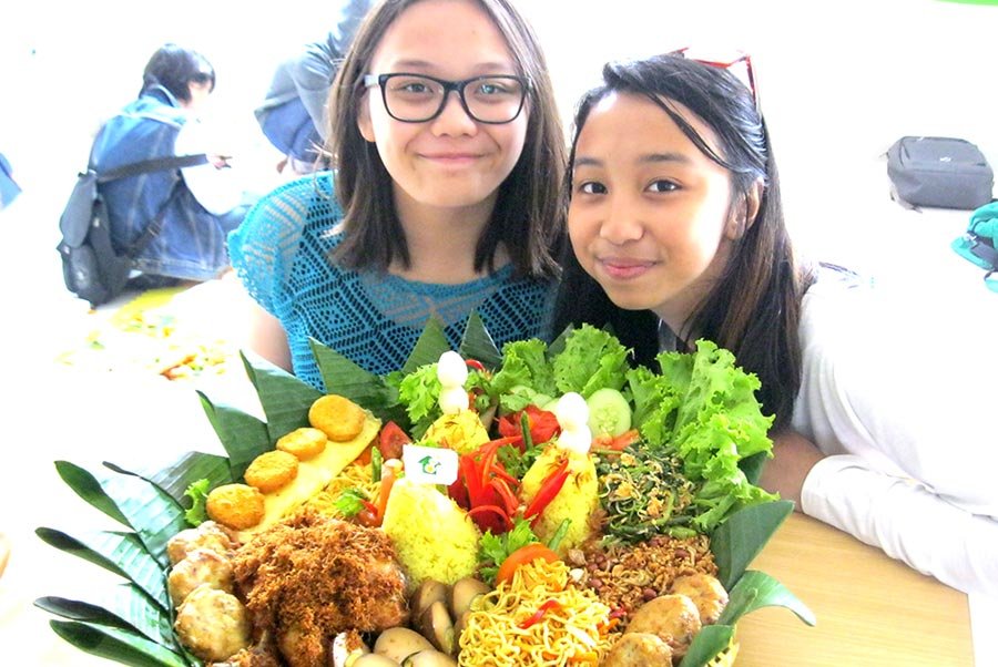 Tumpeng Nasi Kuning dan Perayaan Ultah yang ‘Homy’